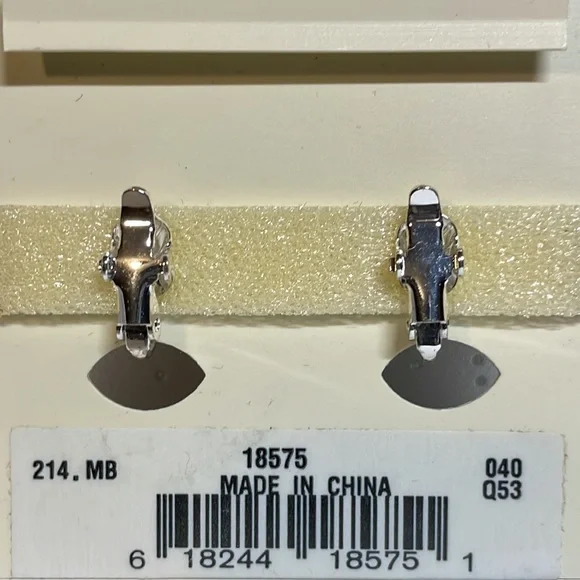 Monet Pearl silver plated clip earrings - Picture 4 of 5